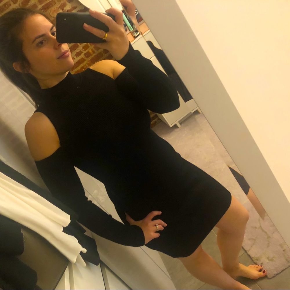Hera cold shoulder dress